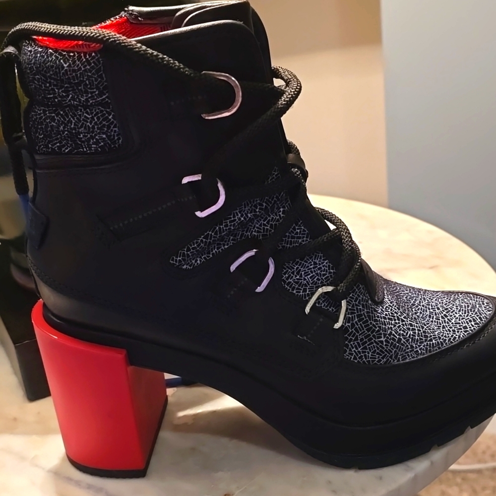 Sorel Black and Red Textured Heeled Boots